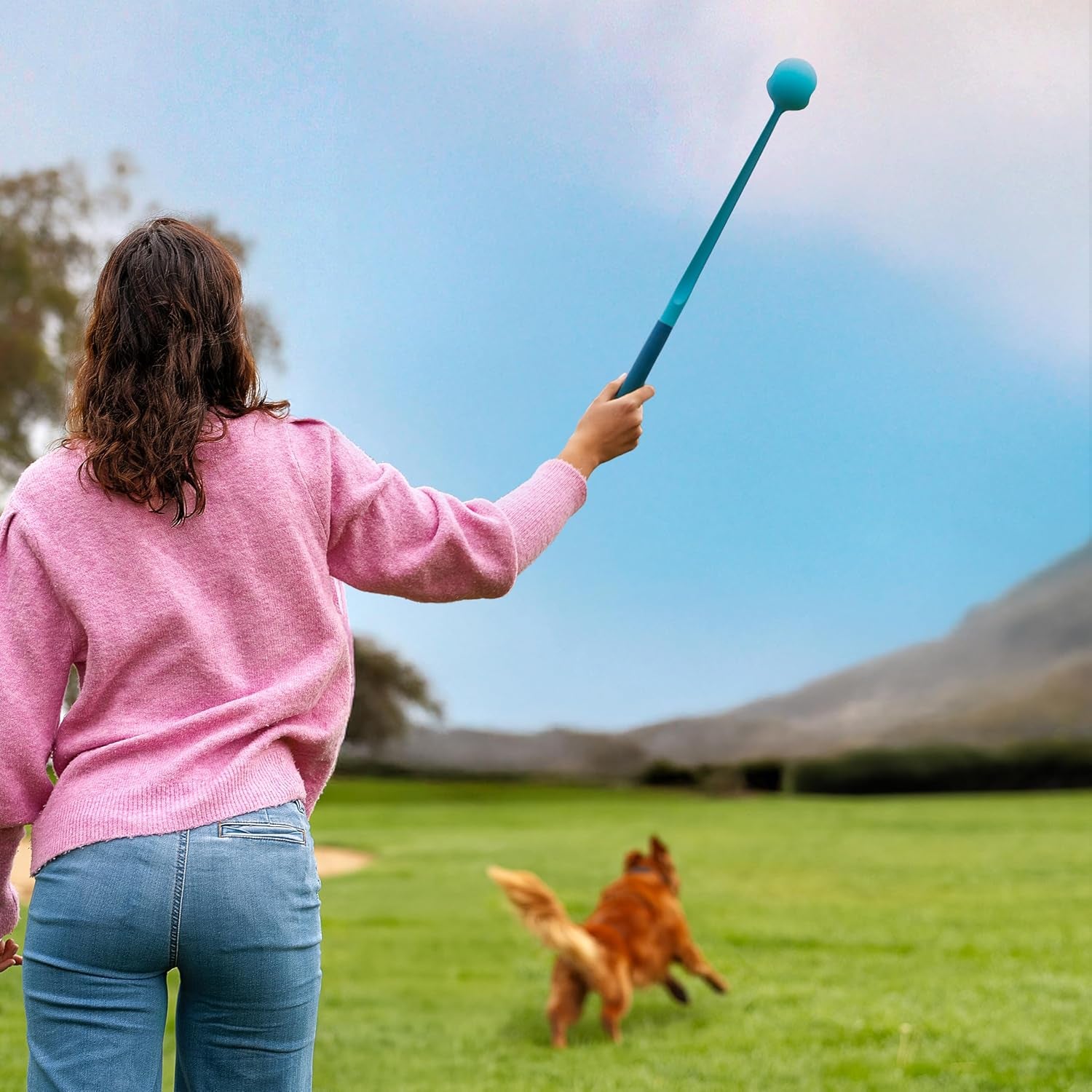gosports-pets-24-inch-dog-ball-launcher-ergonomic-tennis-ball-thrower-for-dogs-20-lbs-includes-tosser-and-2-2-5-inch-balls-for-fetch