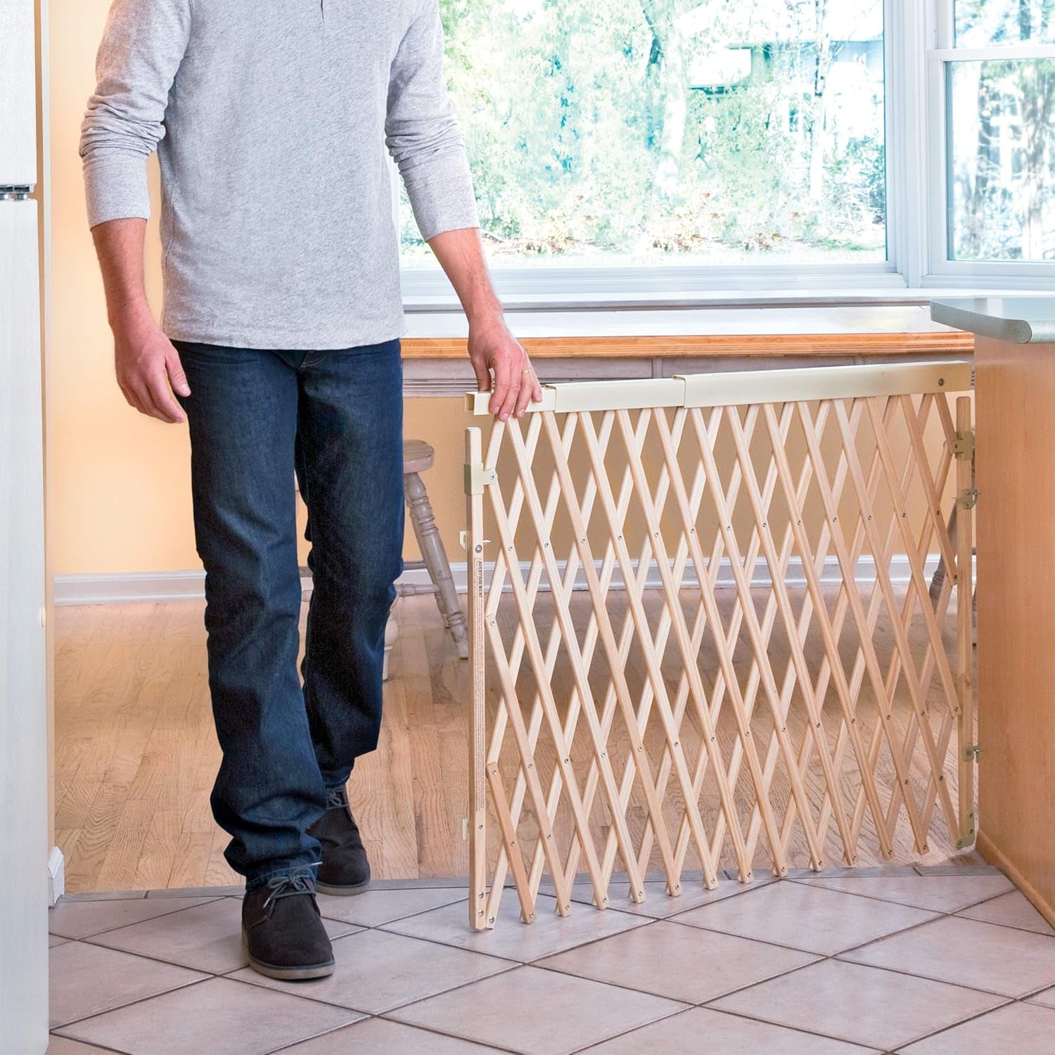 evenflo-expansion-walk-thru-room-divider-baby-gate-natural-wood