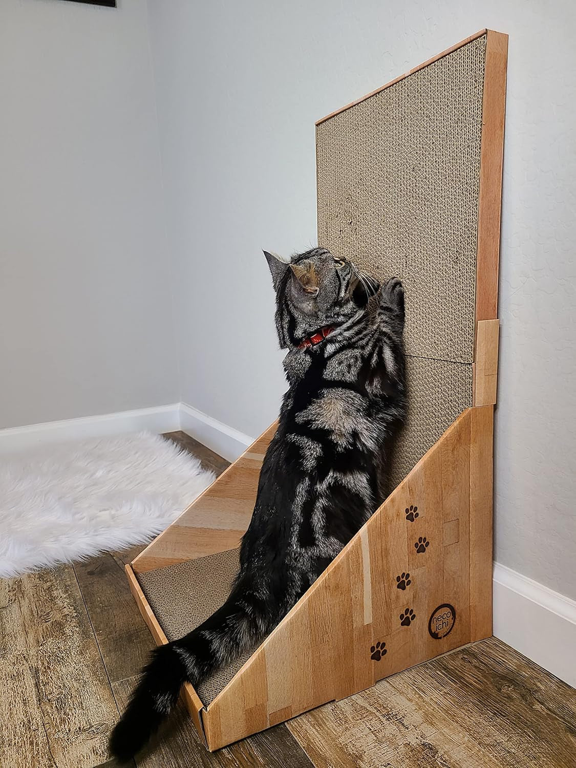 necoichi-stretch-scratch-wall-cat-scratcher