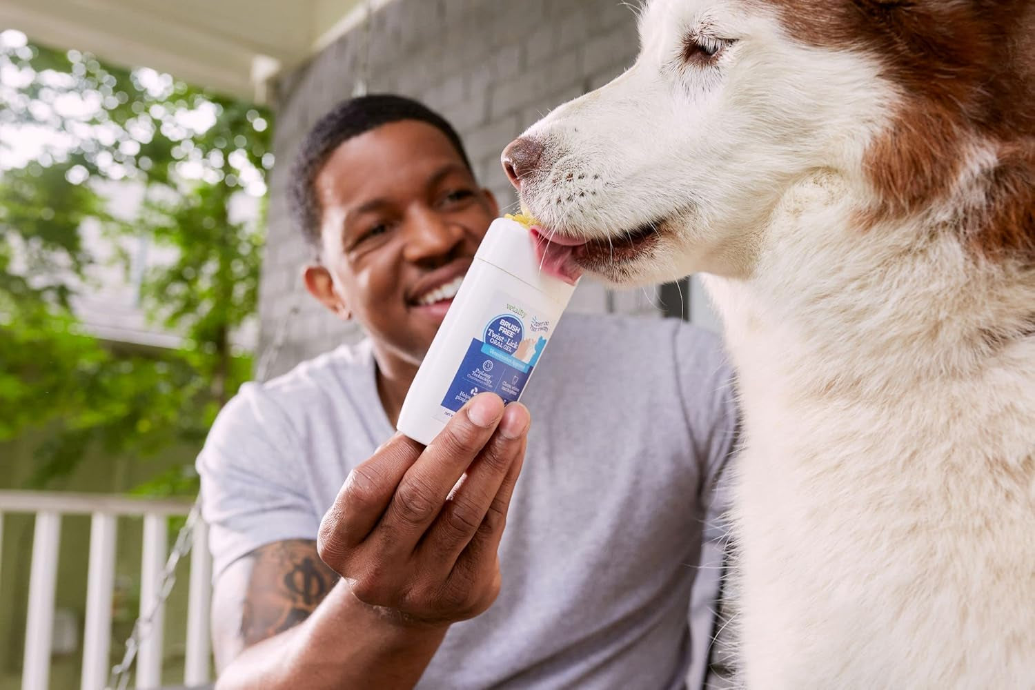 twist-lick-dental-gel-for-dogs-cleans-teeth-and-freshens-breath-for-24-hours-chicken-flavor-2-oz-30-day-supply