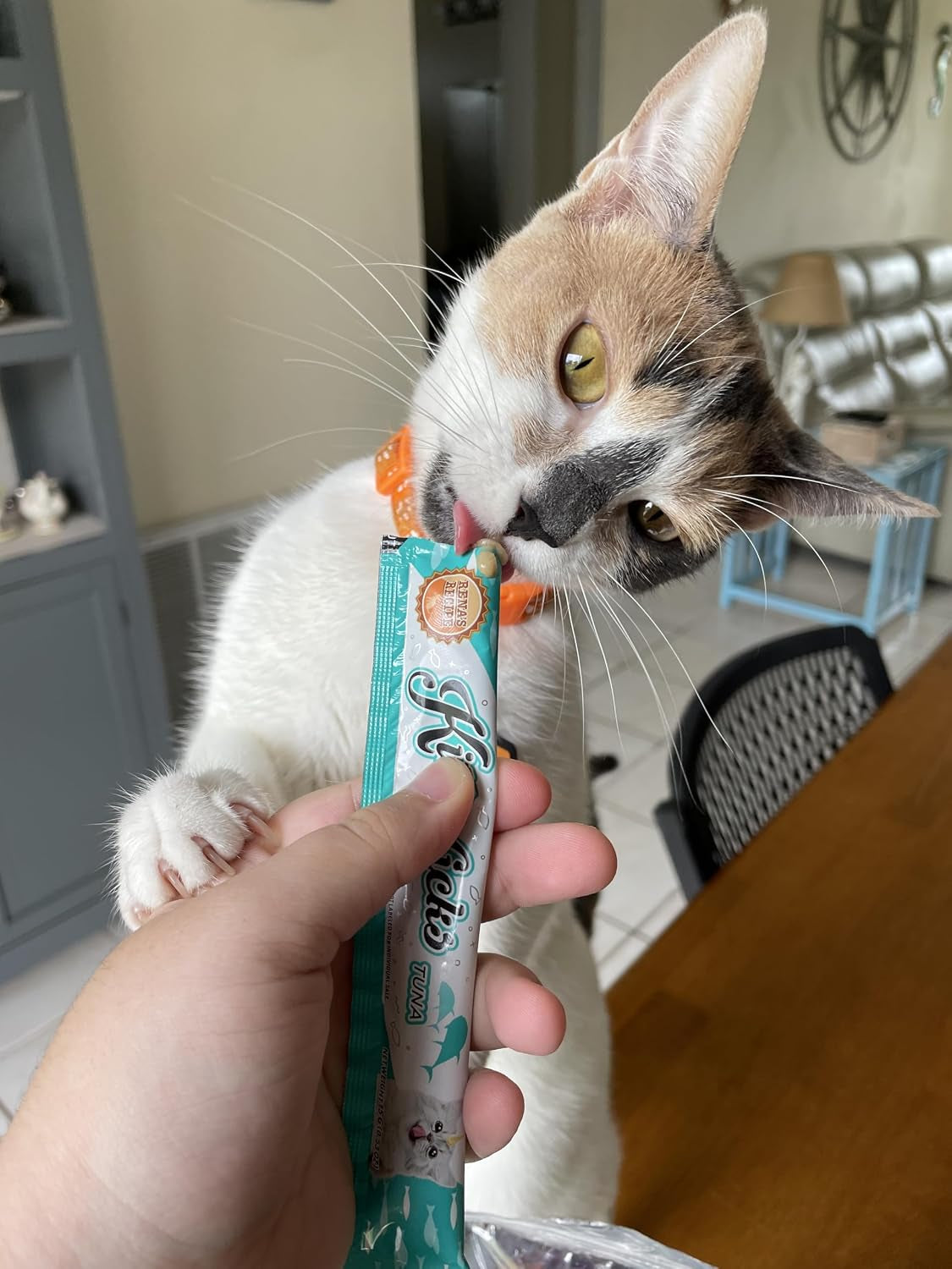 renas-recipe-kitty-licks-lickable-cat-treats-variety-pack-28-tubes-creamy-puree-cat-treats-in-7-delicious-flavors-including-tuna-and-chicken