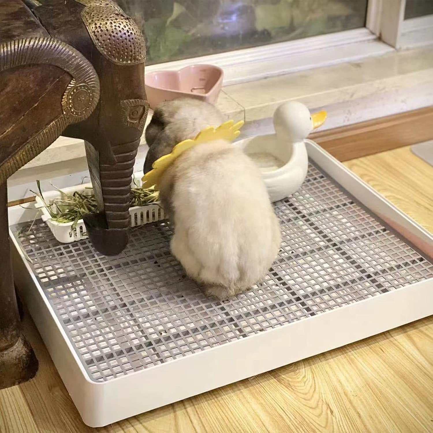 podoo-rabbit-litter-box-training-potty-tray-for-guinea-pig-small-pets-spacious-grid-pan-with-low-entrance-easy-clean-odor-resistant-helps-keep-a-clean-cage-and-reduce-mess-low-entry-litter-tray-with-removable-grate-for-cleaner-small-pet-cages-approx-14-6-x-11-8-x-2-6-in